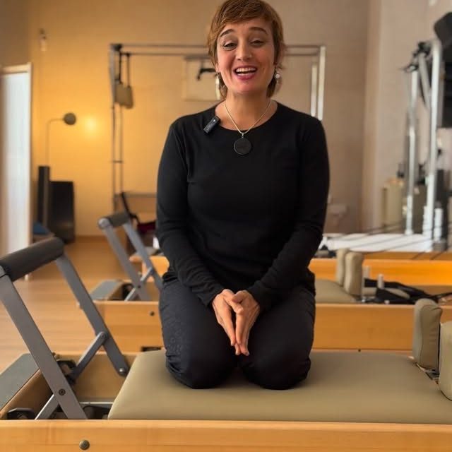 🌿✨ ¿Te imaginas convertir tu pasión por el movimiento en tu profesión?
En Art in Movement, junto a nuestra Master Trainer Ana Delia Benito, te invitamos a formarte como Instructor de Pilates con una metodología avalada internacionalmente por Balanced Body.
Descubre cómo el movimiento consciente puede transformar no solo tu cuerpo, sino también tu vida y la de los demás.
Aprende desde la base anatómica, el control, la respiración y la precisión que hacen del Pilates una disciplina única en el mundo.
🎓 Formaciones certificadas
💻 Modalidad presencial y online
🌍 Reconocimiento internacional
❤️ Enseña con propósito, muévete con conciencia
👉 Inscríbete ahora y da el paso hacia tu nueva carrera en el bienestar.
📩 Más info en @artinmovement.es
#PilatesTraining #BalancedBody #ArtInMovement #AnaDeliaBenito #PilatesSevilla #PilatesInstructor #MovimientoConsciente #FormaciónProfesional #PilatesEspaña #WellnessCareer #PilatesLife